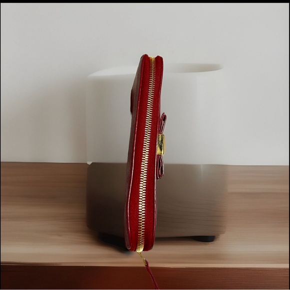 EUC MIU MIU long zippy wallet - Picture 4 of 9